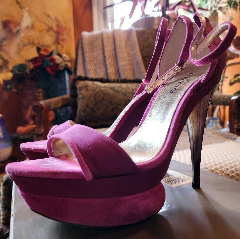 BEBE fushia pink fabric and suede 5.5 inch heels size 7.5